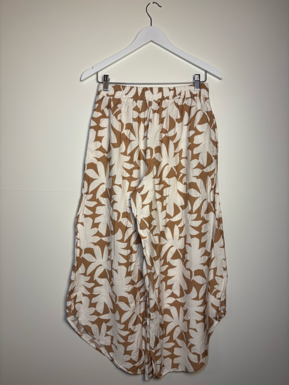 Wasabi + Mint Wide Leg Printed Pants in Cream & Tan - Picture 2 of 6